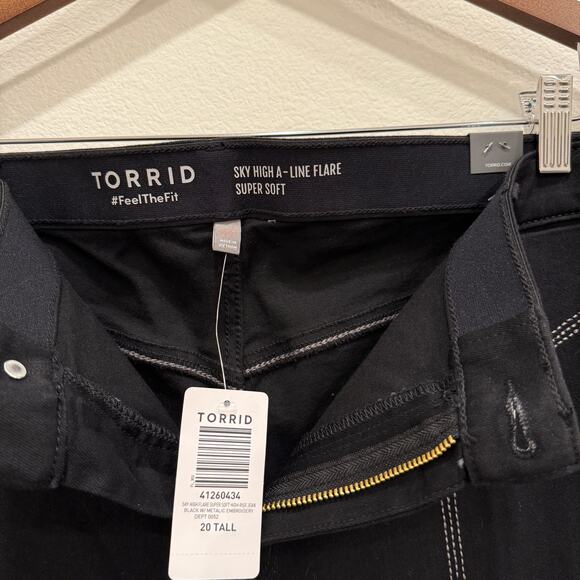 NWT Torrid Women’s 20T Sky High A- Line Flare Super Soft Jeans Black Plus Size0 - Picture 8 of 9